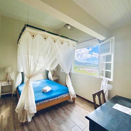 Chambre Et Sdb Privative Ylang Ylang Vue Mont Pelee Dans Maison Partagee Le Morne-Rouge Exterior photo
