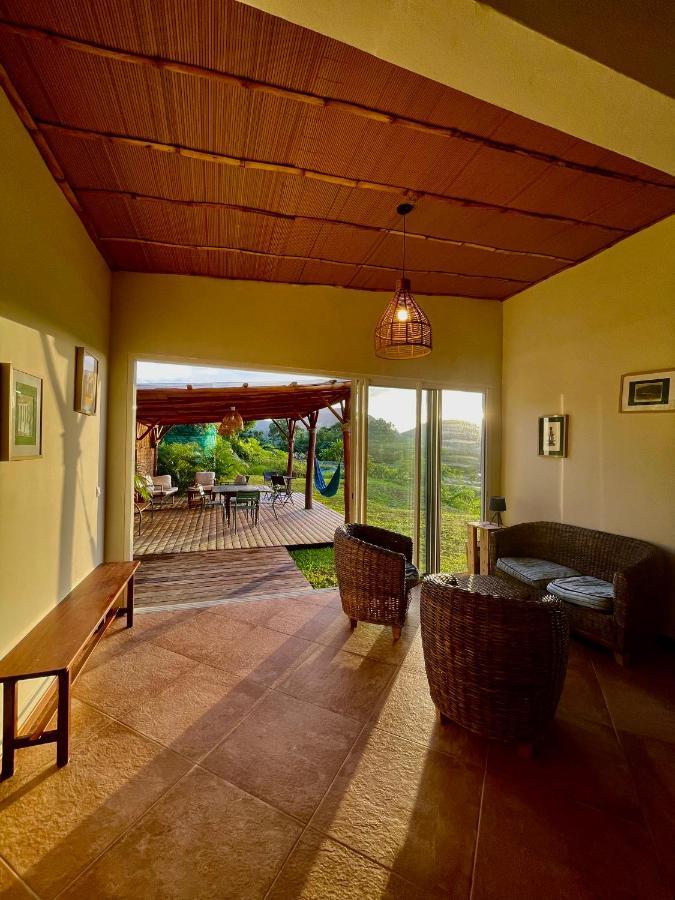 Chambre Et Sdb Privative Ylang Ylang Vue Mont Pelee Dans Maison Partagee Le Morne-Rouge Exterior photo